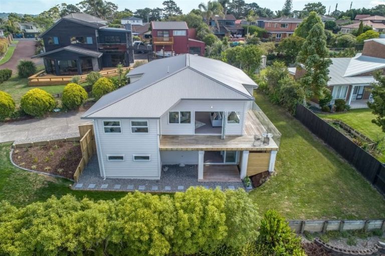 Photo of property in 28a Luckens Road, West Harbour, Auckland, 0618