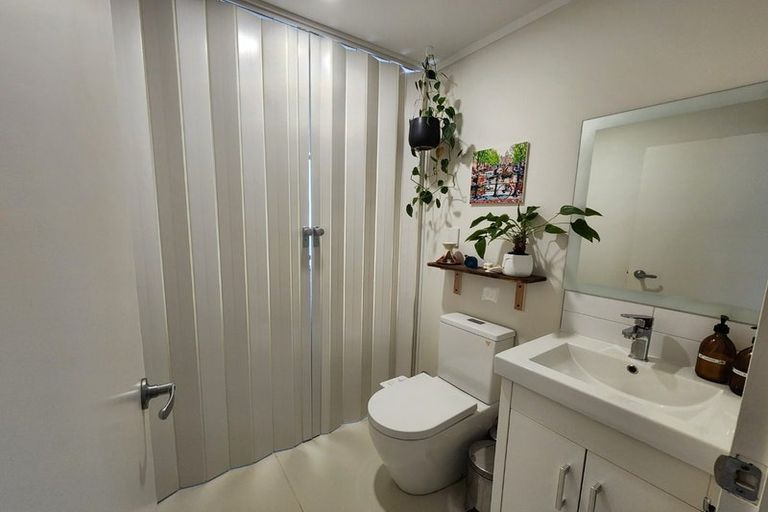 Photo of property in 2 Broadfield Street, Massey, Auckland, 0614