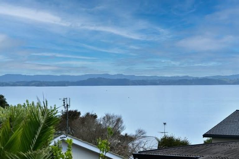 Photo of property in 2/1376 Whangaparaoa Road, Army Bay, Whangaparaoa, 0930