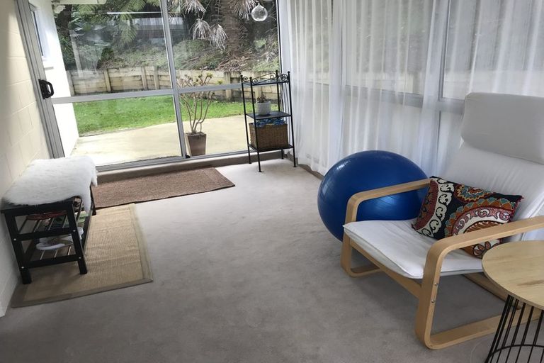 Photo of property in 2/15 Dunraven Place, Torbay, Auckland, 0630