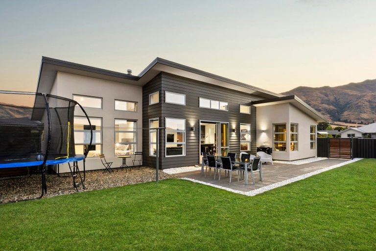 Photo of property in 13 Coromandel Street, Wanaka, 9305