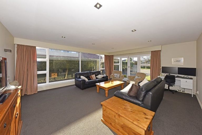 Photo of property in 37 Searells Road, Strowan, Christchurch, 8052