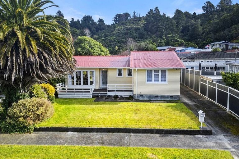Photo of property in 170 George Street, Stokes Valley, Lower Hutt, 5019