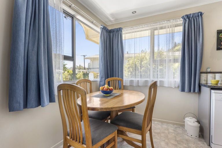 Photo of property in 71 Milton Terrace, Picton, 7220