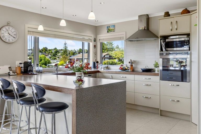 Photo of property in 19 Kinder Street, Acacia Bay, Taupo, 3330