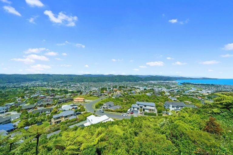 Photo of property in 34 Arahiwi Grove, Tirohanga, Lower Hutt, 5010