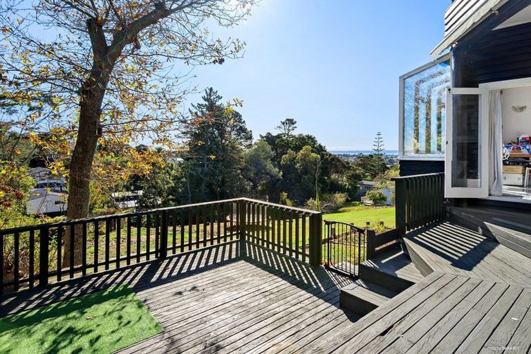 Photo of property in 211 Titirangi Road, Titirangi, Auckland, 0604