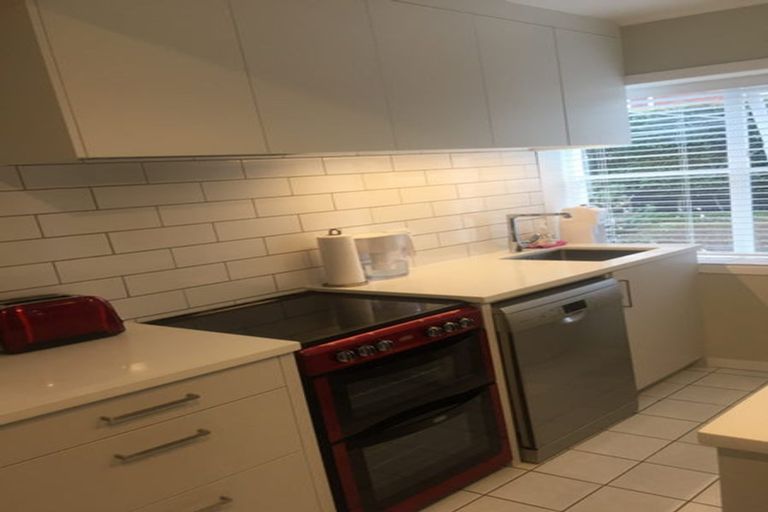 Photo of property in 1/1 Sylvan Park Avenue, Milford, Auckland, 0620