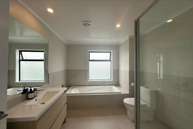 Photo of property in 5/2 Rangitamiro Place, Hobsonville, Auckland, 0616