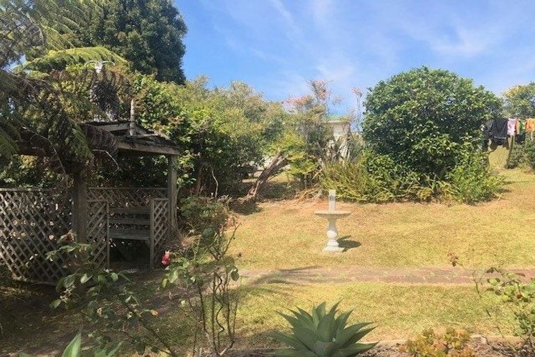 Photo of property in 11 Valkyria Place, Beach Haven, Auckland, 0626