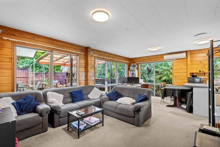 Photo of property in 46 Easton Park Parade, Glenfield, Auckland, 0629
