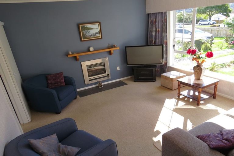 Photo of property in 165 Wainuiomata Road, Wainuiomata, Lower Hutt, 5014