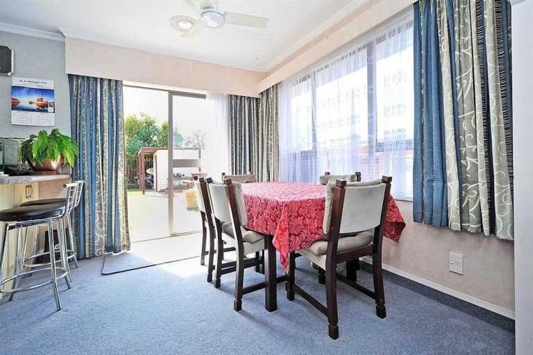 Photo of property in 15 Colonial Place, Kelvin Grove, Palmerston North, 4414