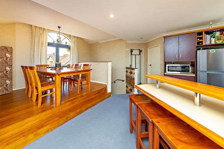 Photo of property in 13 Conacher Close, East Tamaki Heights, Auckland, 2016