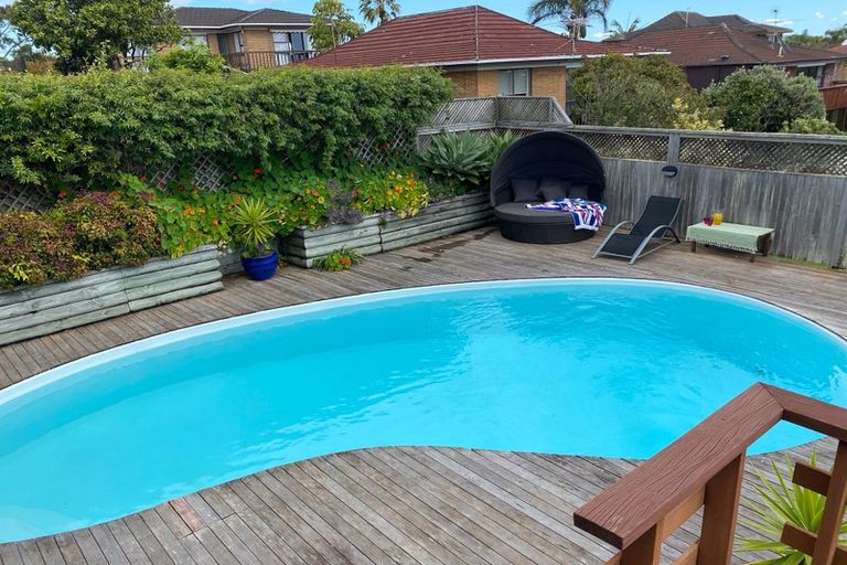 Photo of property in 37 Pigeon Mountain Road, Half Moon Bay, Auckland, 2012