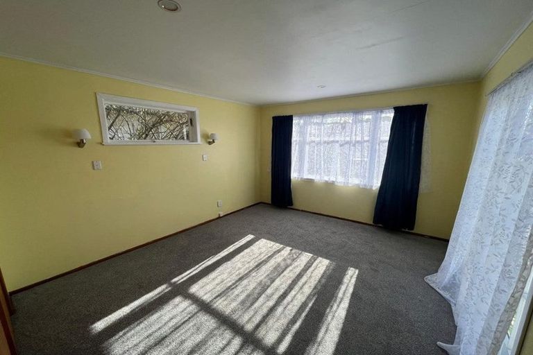 Photo of property in 60 Farquhar Road, Glendene, Auckland, 0602