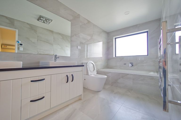 Photo of property in 31 Vazey Way, Hobsonville, Auckland, 0618