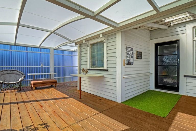 Photo of property in 11 Bear Street, Waverley, 4510