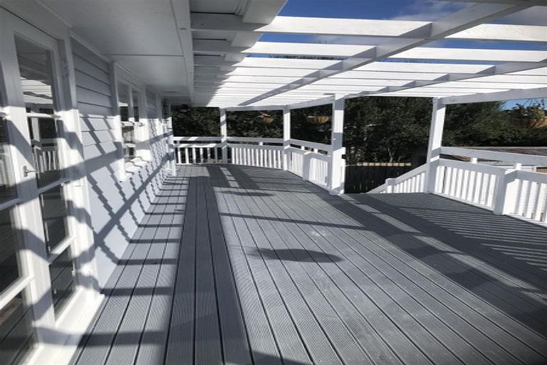 Photo of property in 5 Thomas Rea Place, Te Atatu South, Auckland, 0610