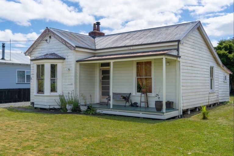 Photo of property in 16 Sussex Street, Masterton, 5810
