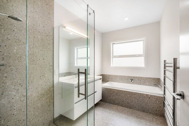 Photo of property in 102 Eriksen Road, Te Awa, Napier, 4110