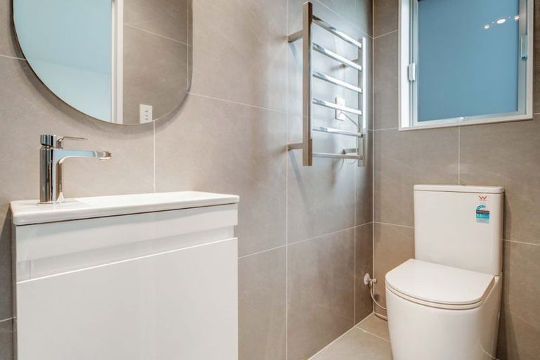 Photo of property in 1/15 Sea Vista Avenue, Beach Haven, Auckland, 0626