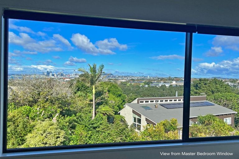 Photo of property in 3/83a Pupuke Road, Northcote, Auckland, 0627