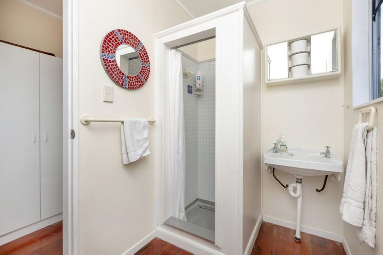 Photo of property in 4 Robertson Street, Raglan, 3225