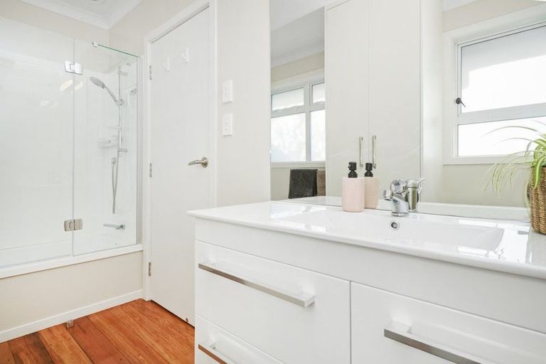 Photo of property in 3 Findlay Street, Tawa, Wellington, 5028