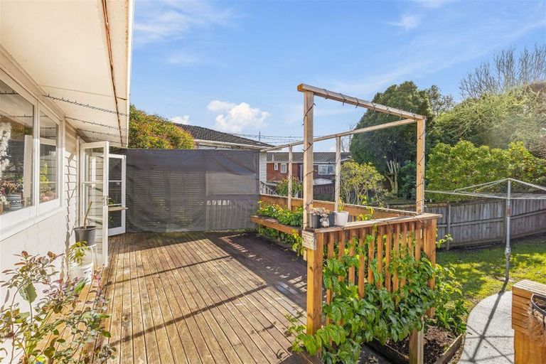 Photo of property in 9 Flaxdale Street, Birkdale, Auckland, 0626