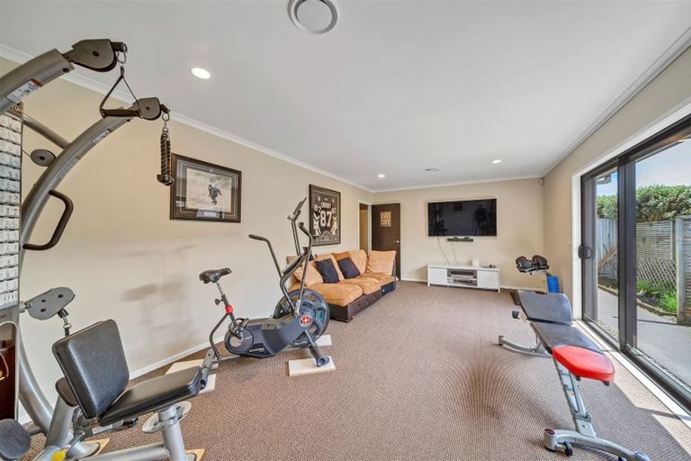 Photo of property in 9 Sampson Avenue, Waiwhakaiho, New Plymouth, 4312