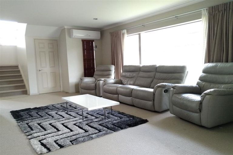 Photo of property in 13 Strundeen Close, Flat Bush, Auckland, 2016