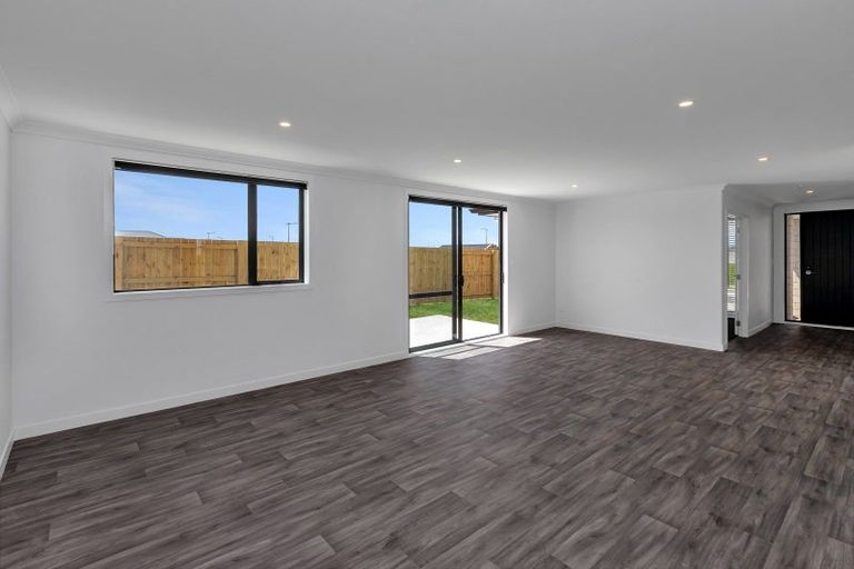 Photo of property in 51 Te Taniwha Road, One Tree Point, 0118