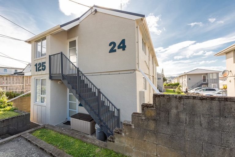 Photo of property in 24/125 Queens Drive, Lyall Bay, Wellington, 6022