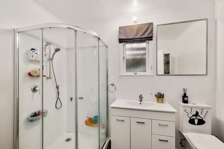 Photo of property in 25 Crompton Road, Massey, Auckland, 0614