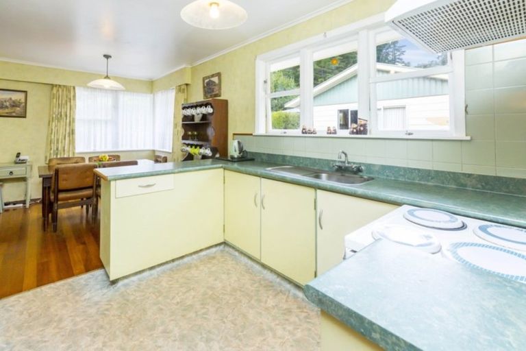 Photo of property in 210 Plateau Road, Te Marua, Upper Hutt, 5018