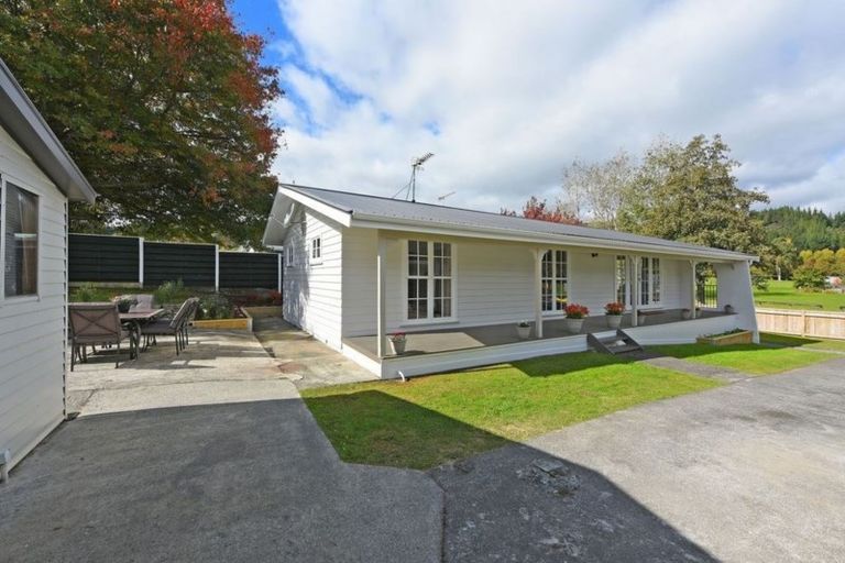 Photo of property in 75 Norana Road, Timberlea, Upper Hutt, 5018