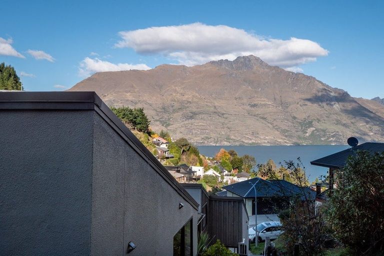Photo of property in 5b Wye Place, Fernhill, Queenstown, 9300