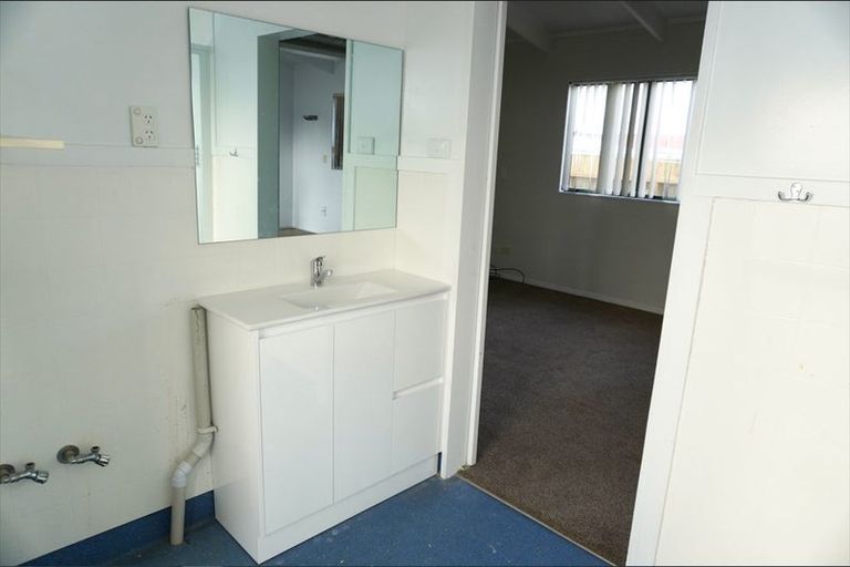 Photo of property in 2 Barnard Place, Manurewa East, Auckland, 2102