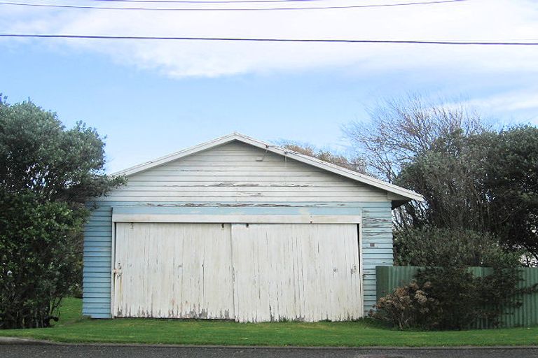 Photo of property in 6 Eatwell Avenue, Paraparaumu Beach, Paraparaumu, 5032