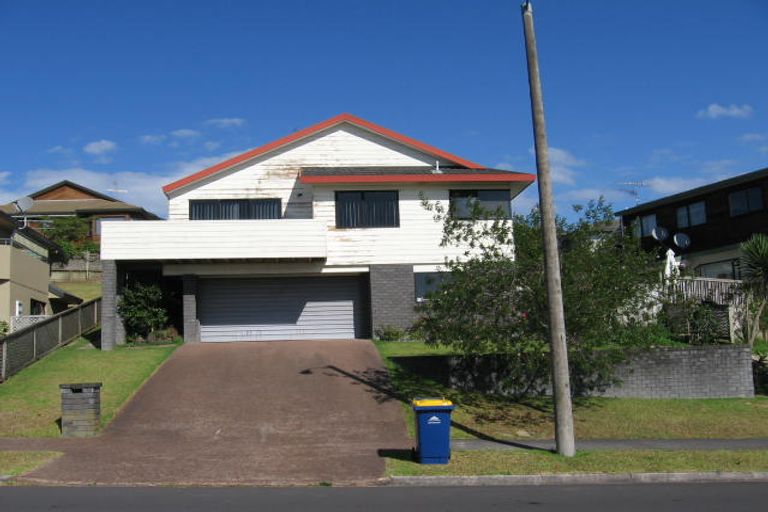 Photo of property in 14 Goldfinch Rise, Unsworth Heights, Auckland, 0632