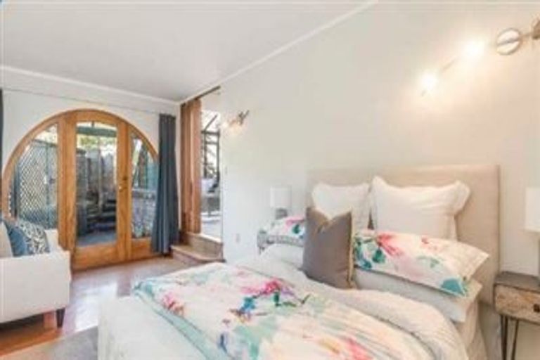 Photo of property in 1/10 Titiwai Place, Birkenhead, Auckland, 0626