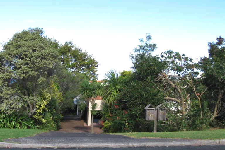 Photo of property in 2/99 Hebron Road, Waiake, Auckland, 0630