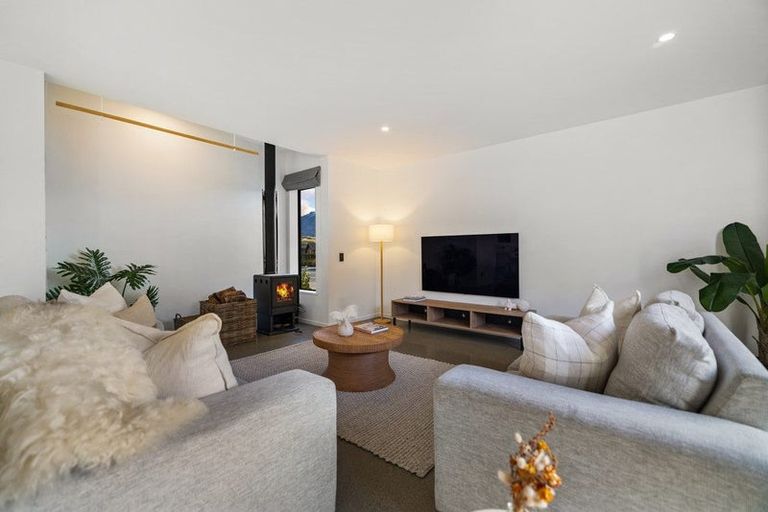 Photo of property in 69 Howden Drive, Jacks Point, 9371