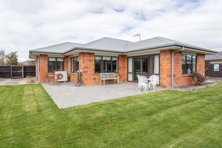 Photo of property in 6 Taiwhenua Street, Rangiora, 7400