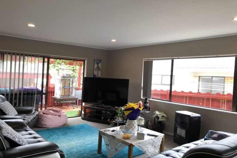 Photo of property in 1/81 Aviemore Drive, Highland Park, Auckland, 2010