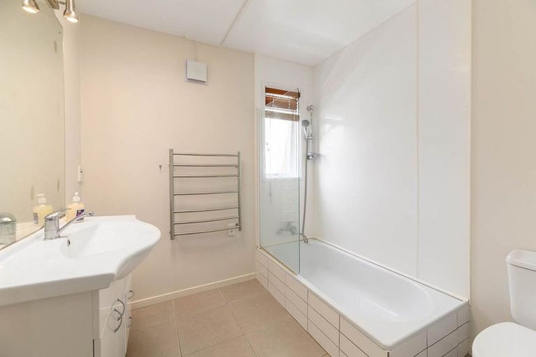 Photo of property in 6 Anchor Place, Beach Haven, Auckland, 0626