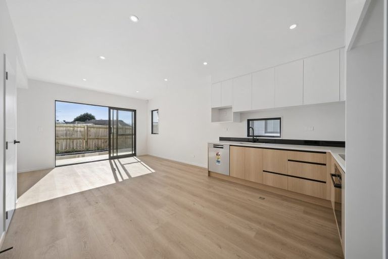 Photo of property in 10 Clendon Place, Manurewa, Auckland, 2102