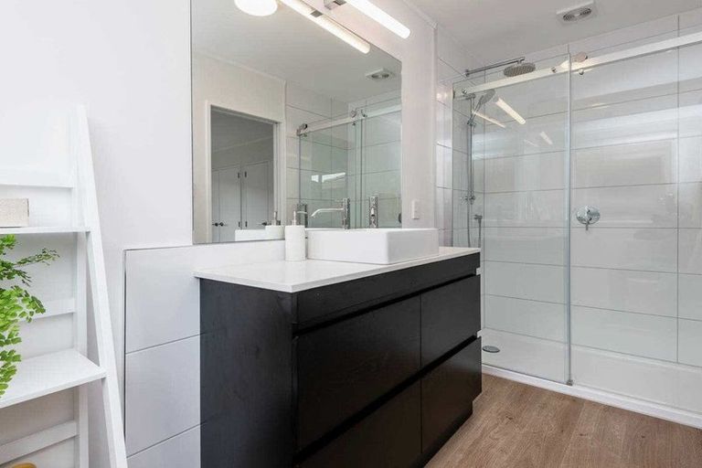 Photo of property in 2/23 Tarnica Road, Northpark, Auckland, 2013