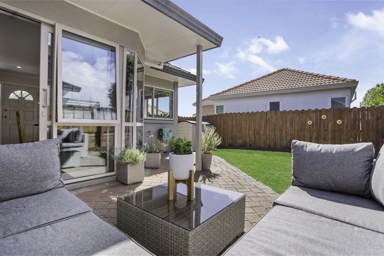 Photo of property in 81d Mirrabooka Avenue, Botany Downs, Auckland, 2010